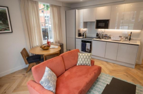 Bright, modern one bedroom apartment on 1st floor